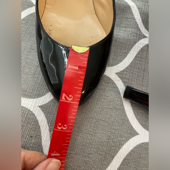 Christian Louboutin Rounded Toe Black Patent Leather Heel Size 37 or 6.5. - Picture 9 of 9